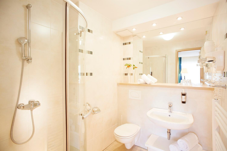 Bathroom 4, ホテル サヴィカ ガルニ - サバ ホテルズ & リゾーツ(Garni Hotel Savica - Sava Hotels & Resorts), Bled