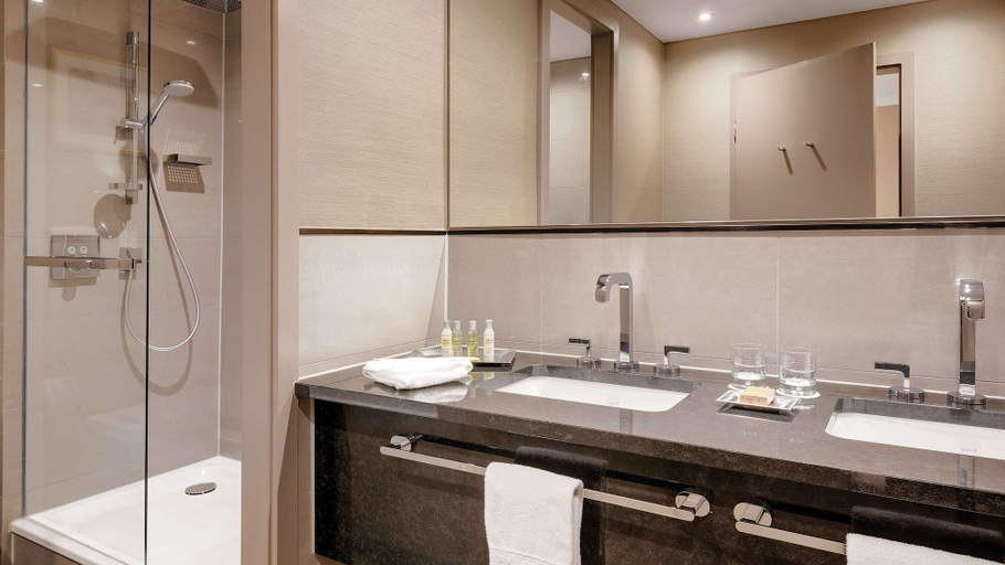 Bathroom 4, Hilton Munich City, München