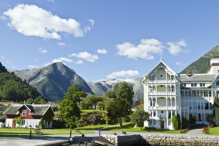 Exterior & Views