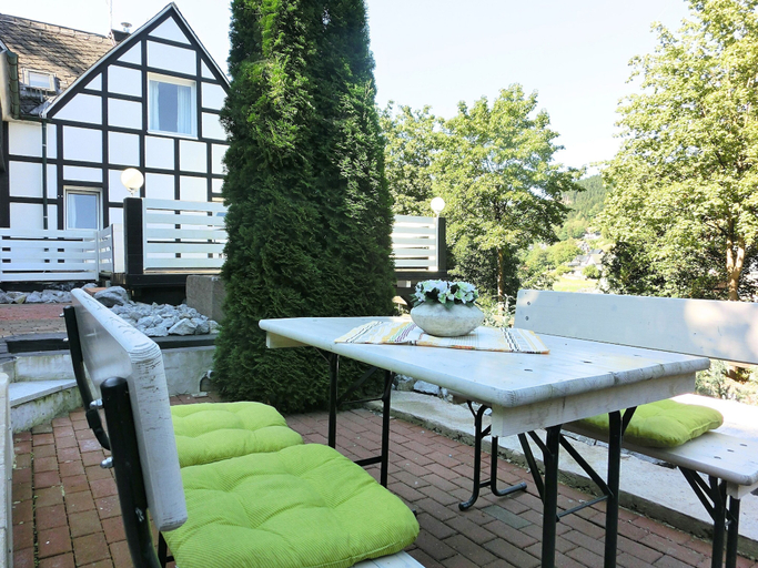 Balcony 2, Lovely Vacation Home in Oberkirchen Germany near Ski Area, Hochsauerlandkreis