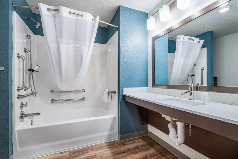 Bathroom 4, WoodSpring Suites Davenport FL, Polk