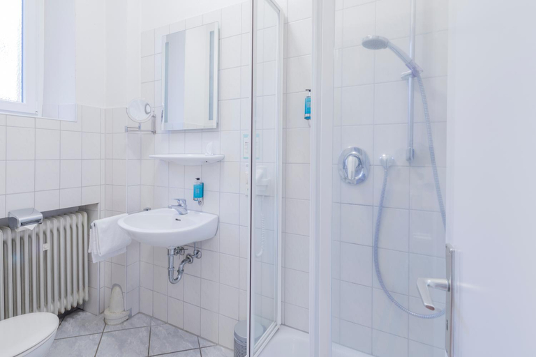 Bathroom 2, Alleehaus, Freiburg im Breisgau