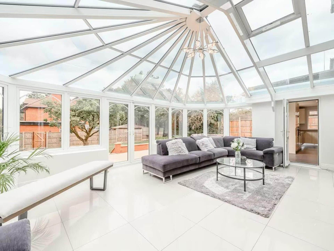 Living area 2, 6 Bed House - Sleeps 11 - Pets - Garden - Parking, Hertfordshire