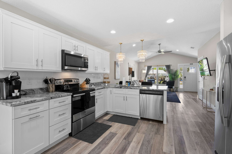 Room 5, 5 Minutes to Beach and Downtown Fire pit Grill, Saint Johns