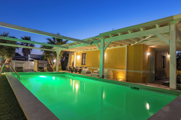 Sport & Beauty 5, Villetta Estiva With Private Pool, Lecce