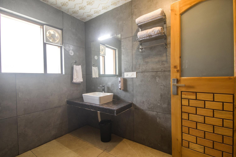 Bathroom 4, WOW STAYZ2 The Lodge , Kangra