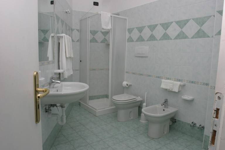 Bathroom, B&B Verde, Napoli