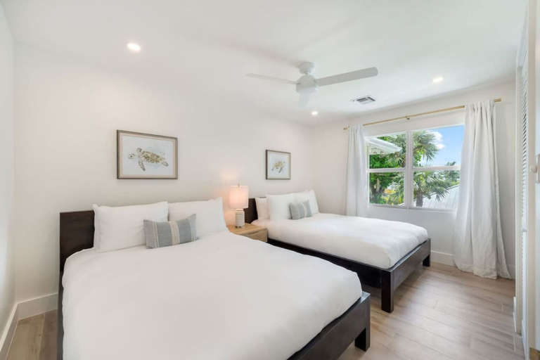 Room 4, Cocoplum 10 in George Town