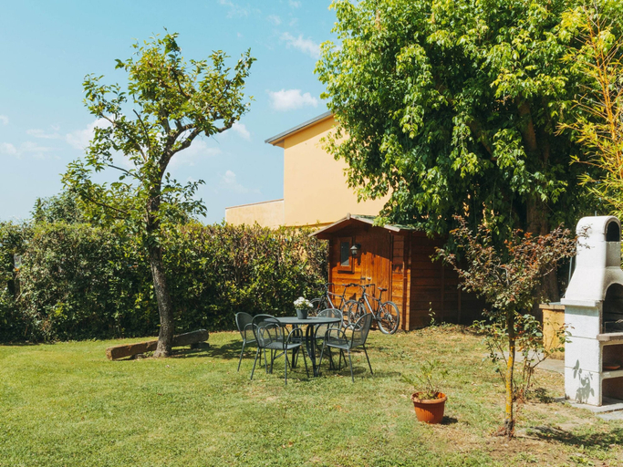 Garden 3, Rustic Farmhouse in Cortona With Swimming Pool, Arezzo