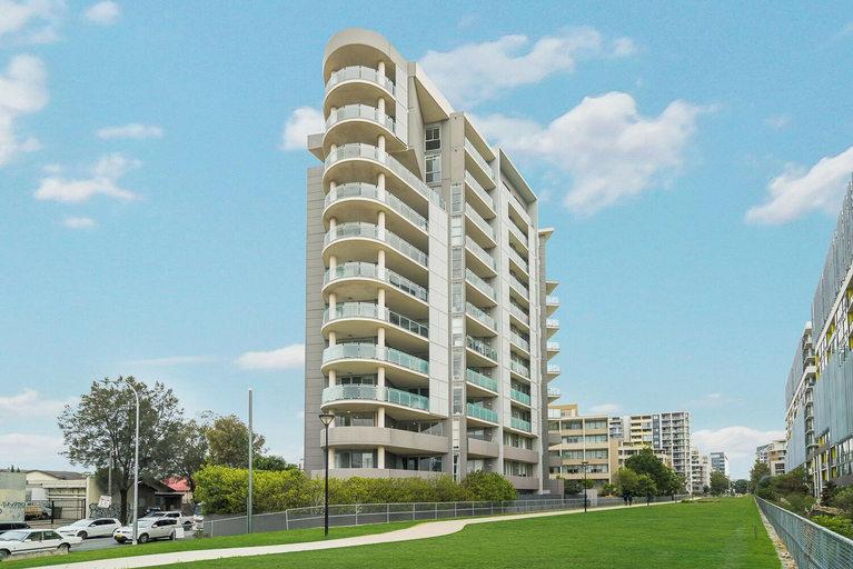 Exterior & Views, Kozyguru | Mascot | 2 Bed Apt + Free Parking, Sydney