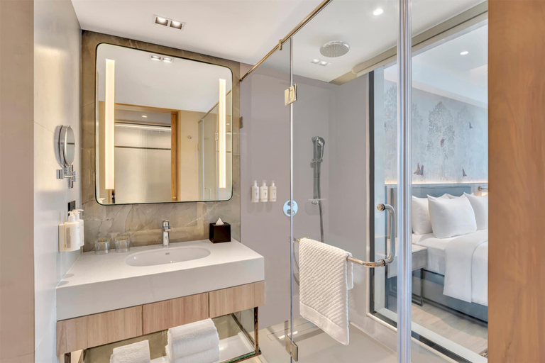 Bathroom 5, Hilton Garden Inn Jabalpur, Jabalpur