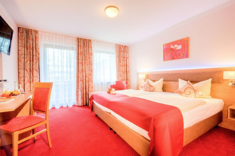 Bedroom 3, Strobinger Hof - Therme Wellness Resort, Rosenheim