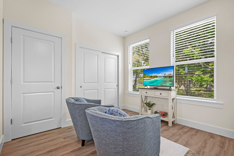 Room 3, Downtown St Augustine Apt Smart TV Pack N Play, Saint Johns