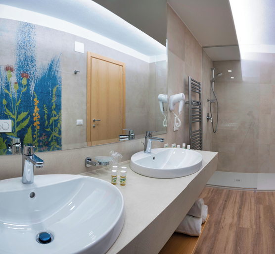 Bathroom 5, Arathena Rocks Hotel, Messina