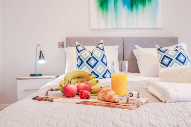 Room 4, Stunning Studio - Sleeps 4, Surrey