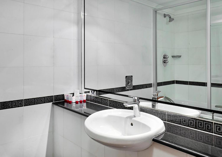 Bathroom 5, Leonardo Royal Hotel London City, London