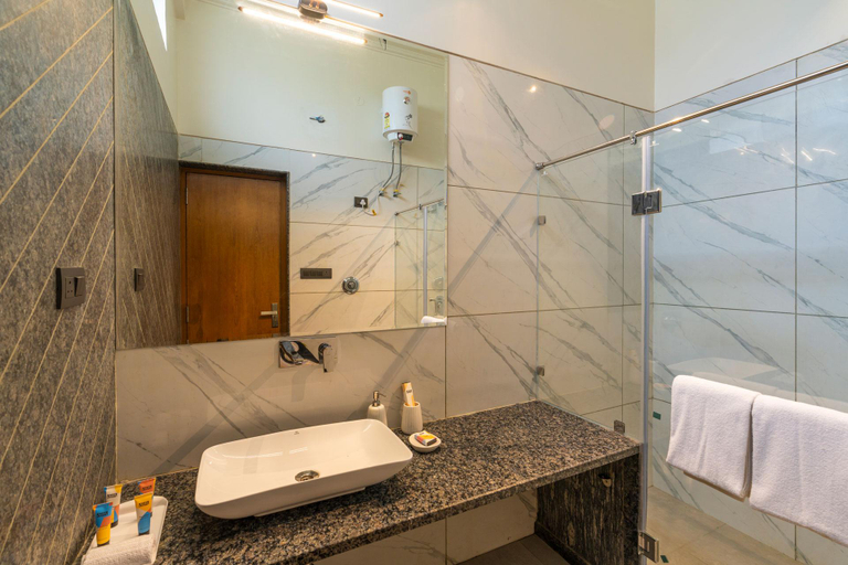 Bathroom 4, The Tree House by VEO - Part of StayVista, Jaipur