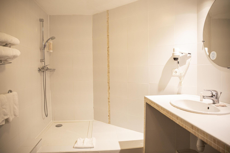 Bathroom 4, Port Marine, Hérault