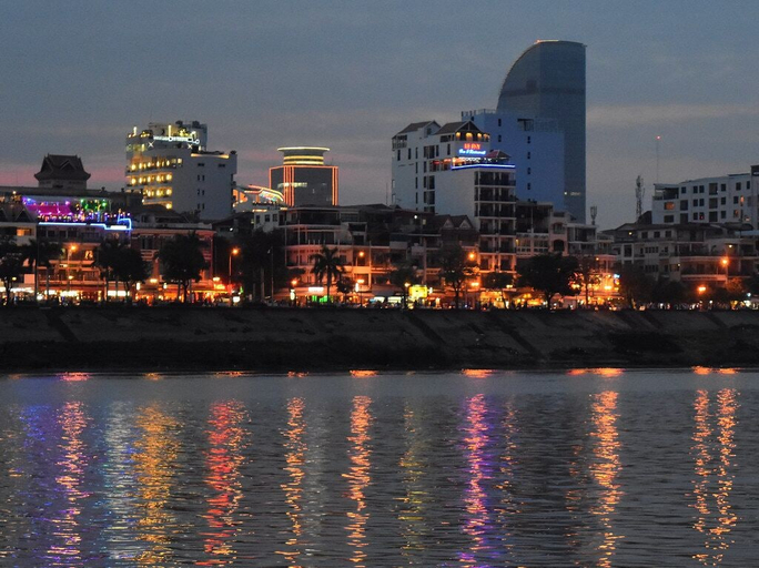 Exterior & Views, A1 Royal hotel Riverside, Phnom Penh