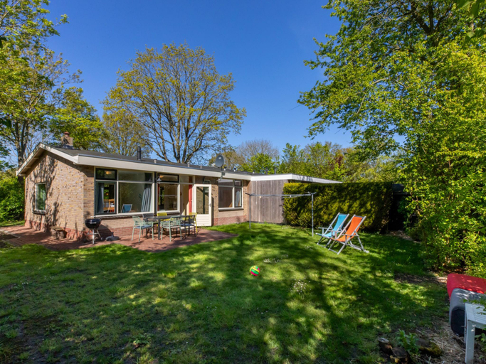 Others 4, Bungalow near Dutch Beach with Garden, Veere