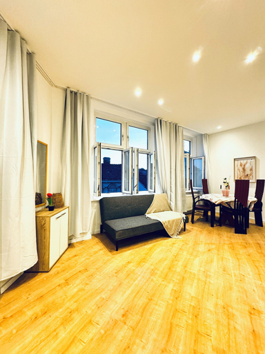 Others 2, Lovely 4BR Apt Near Kaufpark Alterlaa, Wien
