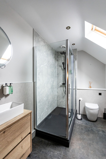 Bathroom 3, The Dragon, Derbyshire