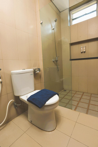 Bathroom 12