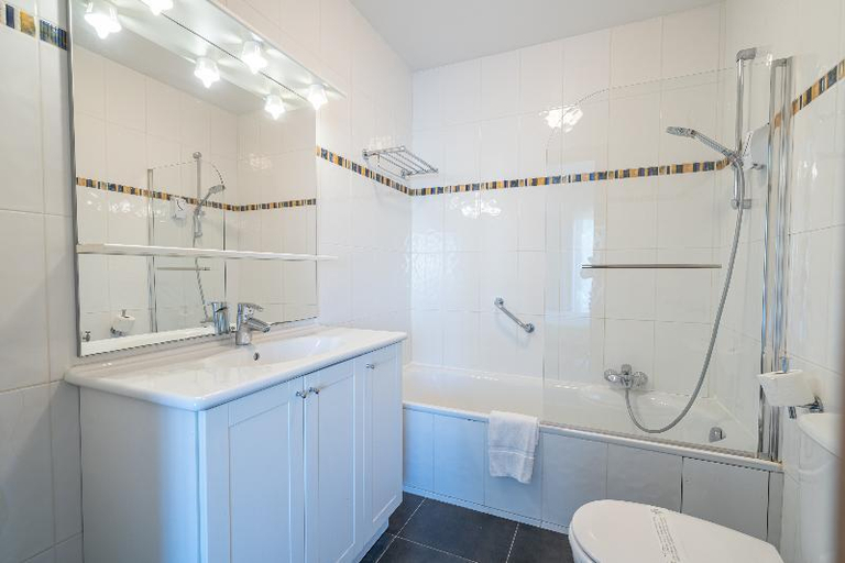 Others 5, Vvf Villages Juan Les Pins, Alpes-Maritimes