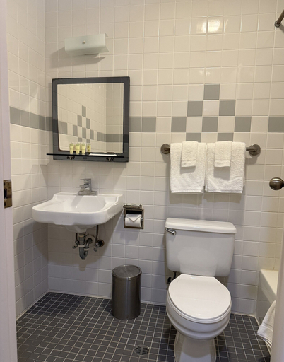 Bathroom 4, New Harmon Loop Hotel, Tumon