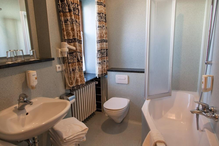Bathroom 3, Akzent Hotel Schranne, Ansbach