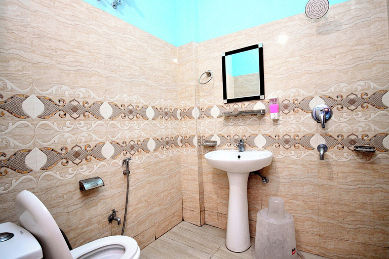 Bathroom 3, Hotel Devbhoomi Inn, Dehradun