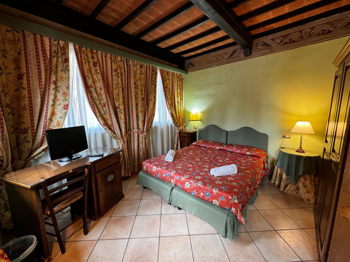 Bedroom 3, Villa Le Camelie Siena Francigena Bike friendley, Siena