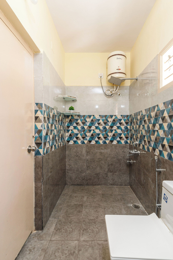 Bathroom 3, The Cosmopolitan, Bangalore