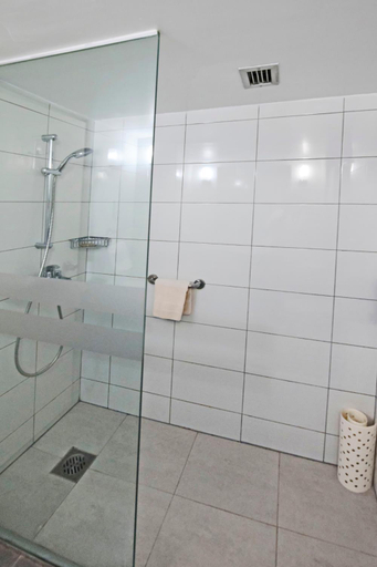 Bathroom 5, Kissos hotel
