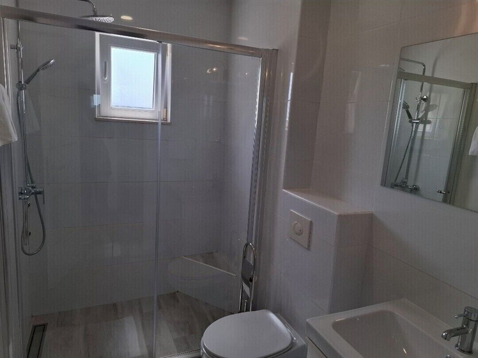 Bathroom, Mocici apartments, Konavle