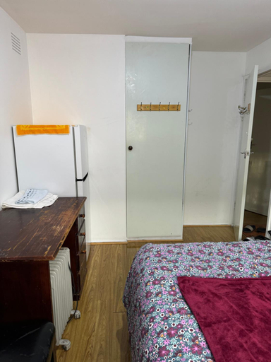 Others 2, Springvale couple room with shared bathroom, Melbourne