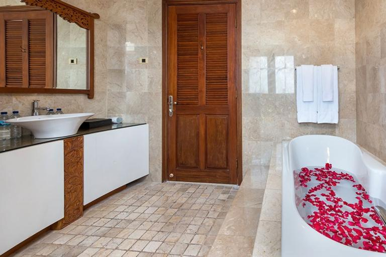 Bathroom 3, Villa Deh Simba at Oberoi, Badung