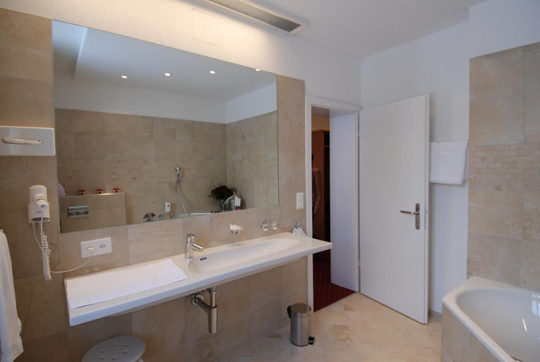 Bathroom 4, Schweizerhof, Obwalden