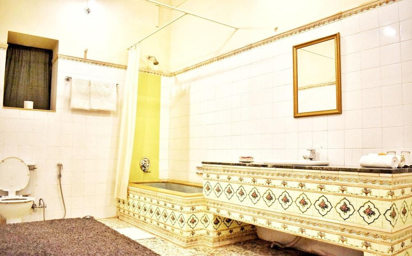 Bathroom, Bhanwar Niwas, Bikaner