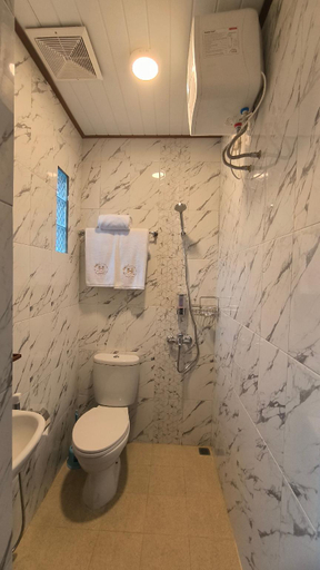 Bathroom 13