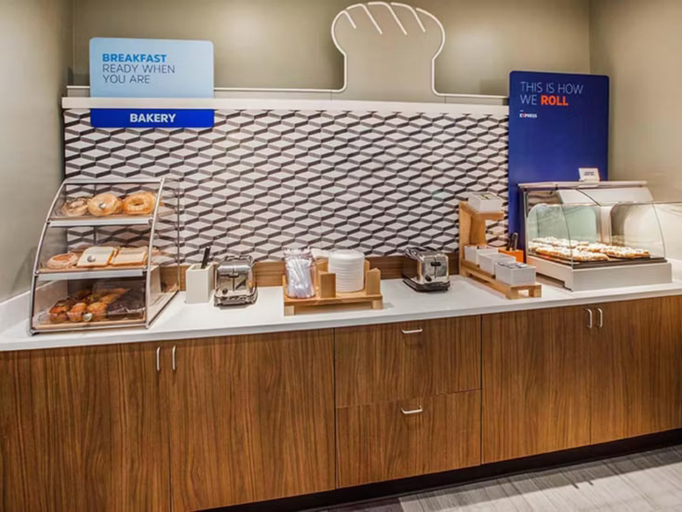 Food & Drinks 5, Holiday Inn Express & Suites MEMPHIS EAST by IHG, Shelby
