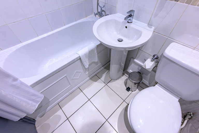 Bathroom 4, Kensington Court Hotel, London