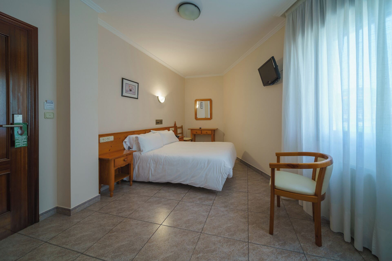 Others 5, Hotel El Puente, Pontevedra