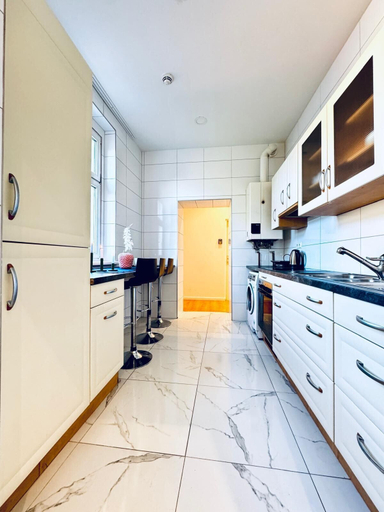 Others 4, Cozy 3BR Apt Near Kaufpark Alterlaa, Wien