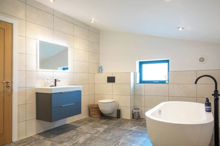Bathroom 3, Beautiful Barn Conversion-Escape for 12, Worcestershire
