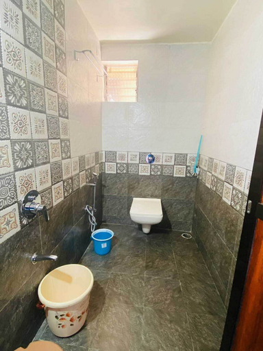 Bathroom 4, Ovi cottage Matheran, Raigarh
