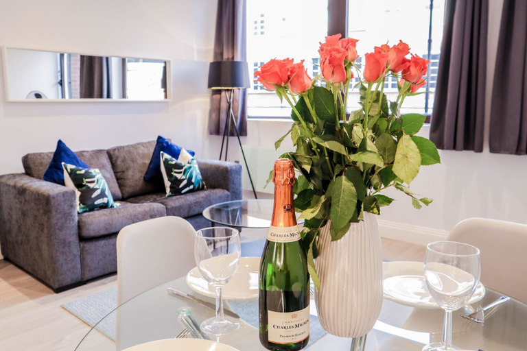 Room 2, Stunning Studio - Sleeps 4, Surrey