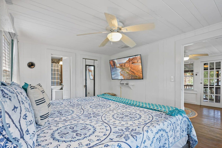 Room 2, Marvelous Mermaid Beach Bungalow Dog-friendly, Saint Johns