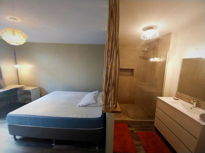Room 2, TAHITI - Urban Maohi Cottage