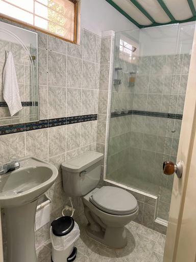Bathroom, alojamiento el recuerdo, Circasia